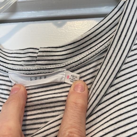 Lush Black and White Crop knitted Front T-Shirt size small. - Picture 9 of 10